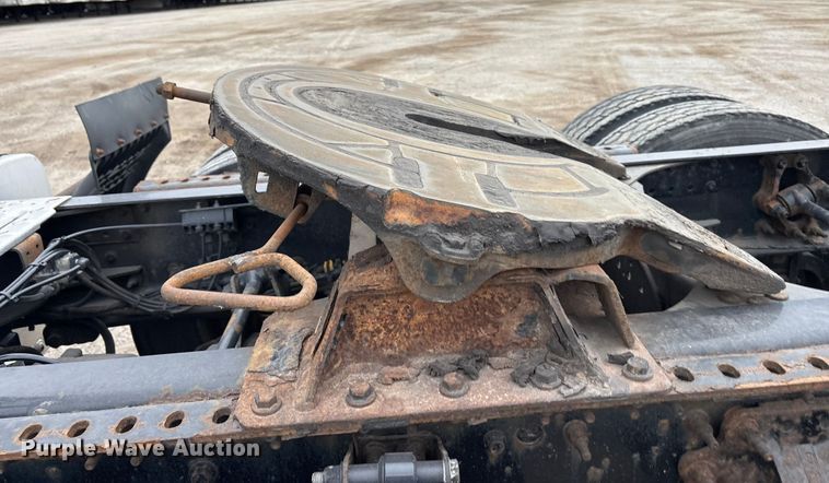 image for item FG1056 2016 Mack CXU613 semi truck