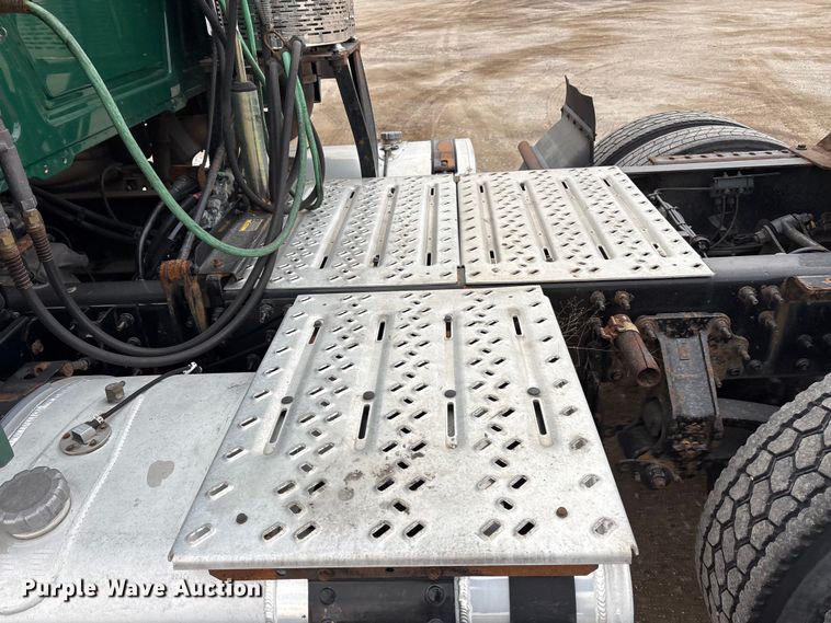 image for item FG1056 2016 Mack CXU613 semi truck