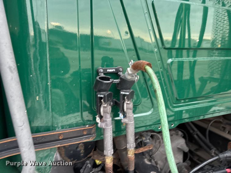 image for item FG1056 2016 Mack CXU613 semi truck