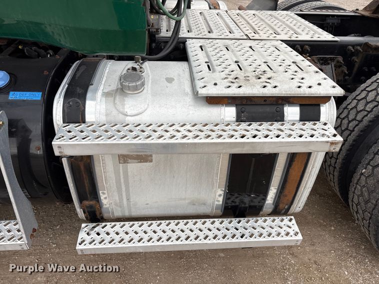 image for item FG1056 2016 Mack CXU613 semi truck