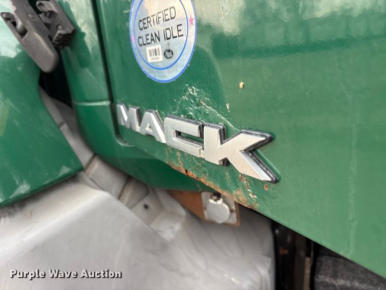 image for item FG1056 2016 Mack CXU613 semi truck