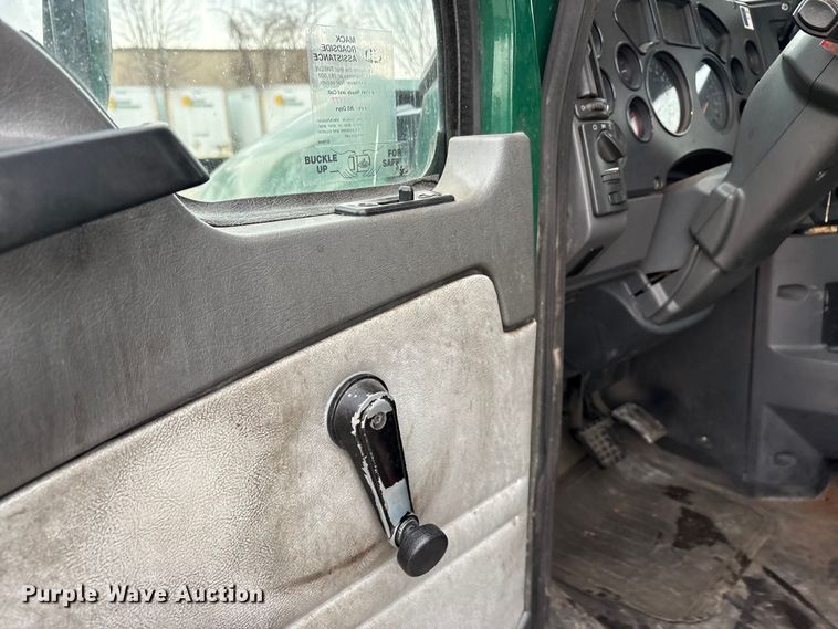 image for item FG1056 2016 Mack CXU613 semi truck