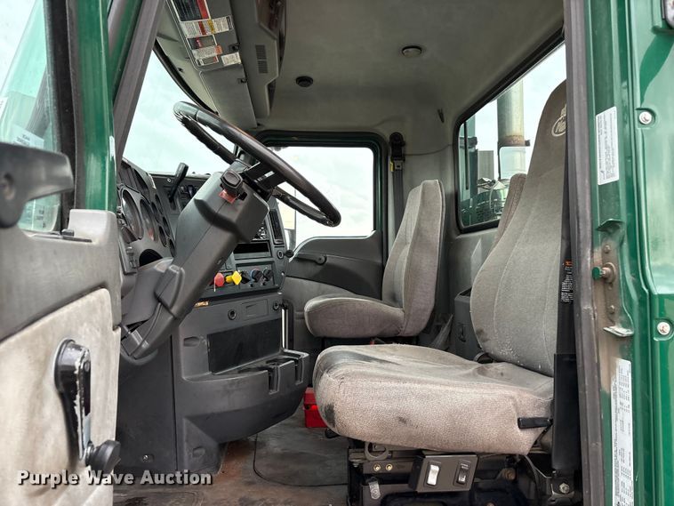 image for item FG1056 2016 Mack CXU613 semi truck