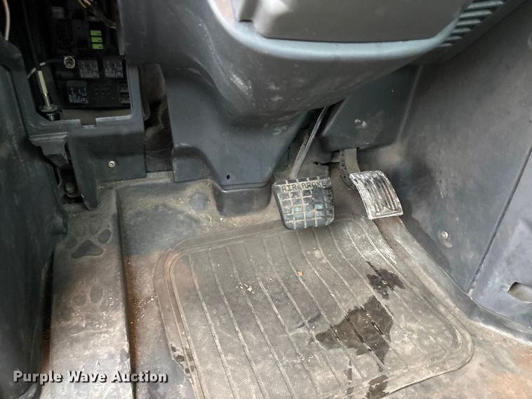 image for item FG1056 2016 Mack CXU613 semi truck