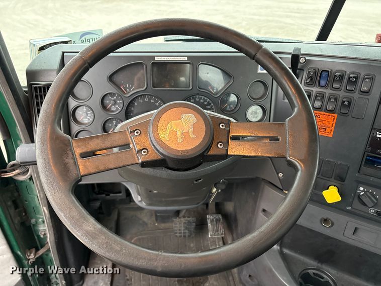 image for item FG1056 2016 Mack CXU613 semi truck