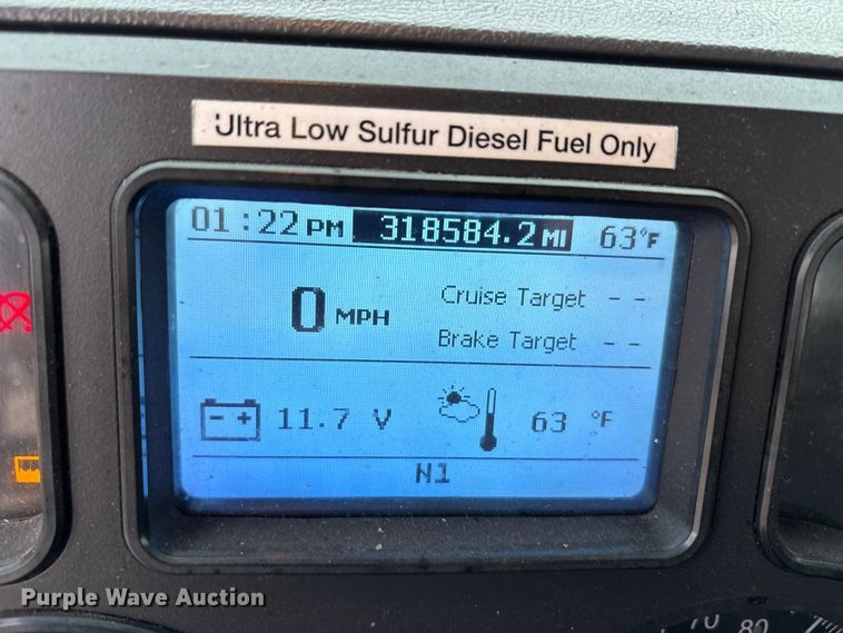 image for item FG1056 2016 Mack CXU613 semi truck