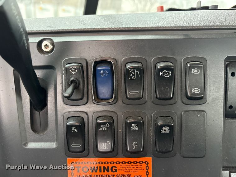 image for item FG1056 2016 Mack CXU613 semi truck