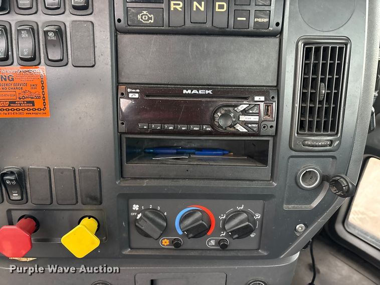 image for item FG1056 2016 Mack CXU613 semi truck