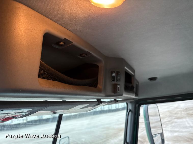 image for item FG1056 2016 Mack CXU613 semi truck