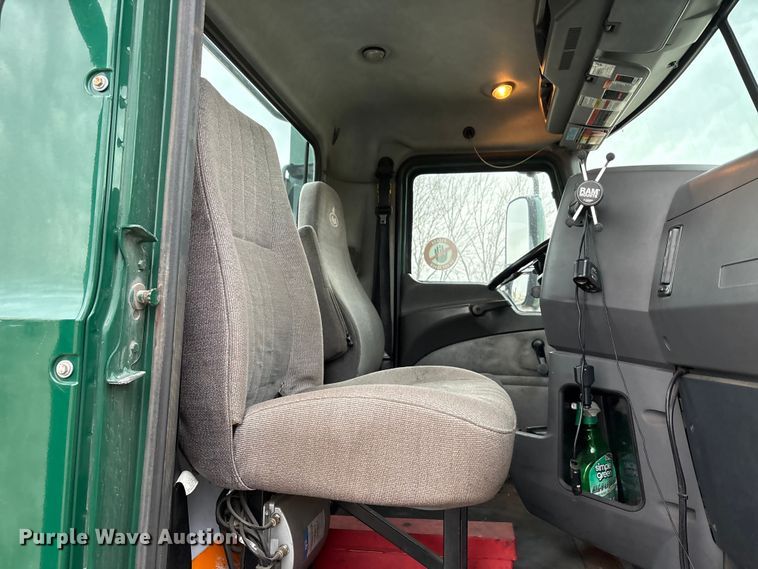 image for item FG1056 2016 Mack CXU613 semi truck