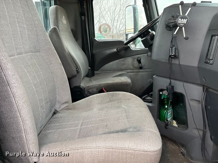 image for item FG1056 2016 Mack CXU613 semi truck