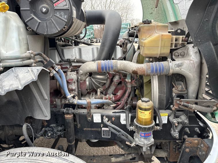 image for item FG1056 2016 Mack CXU613 semi truck