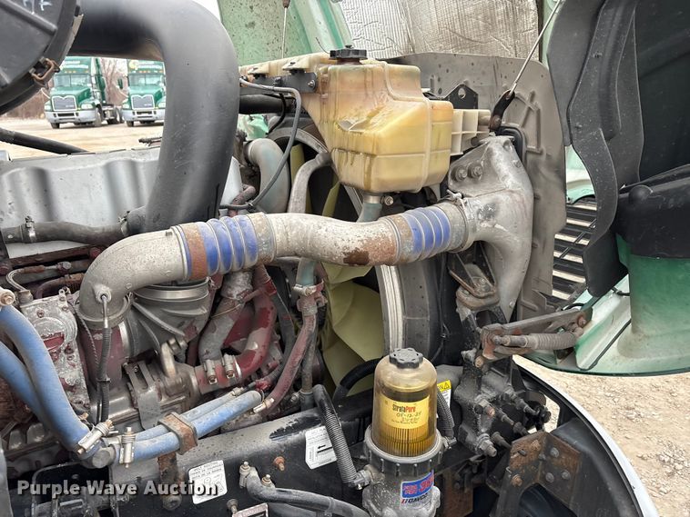 image for item FG1056 2016 Mack CXU613 semi truck