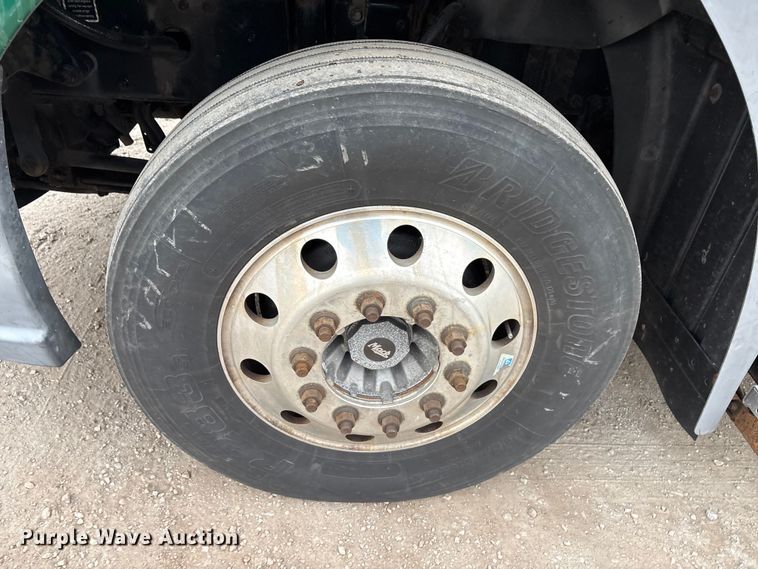 image for item FG1056 2016 Mack CXU613 semi truck