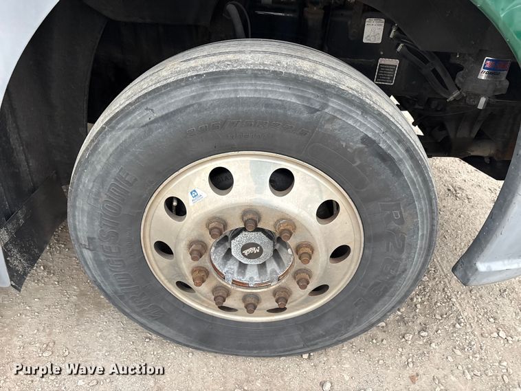 image for item FG1056 2016 Mack CXU613 semi truck