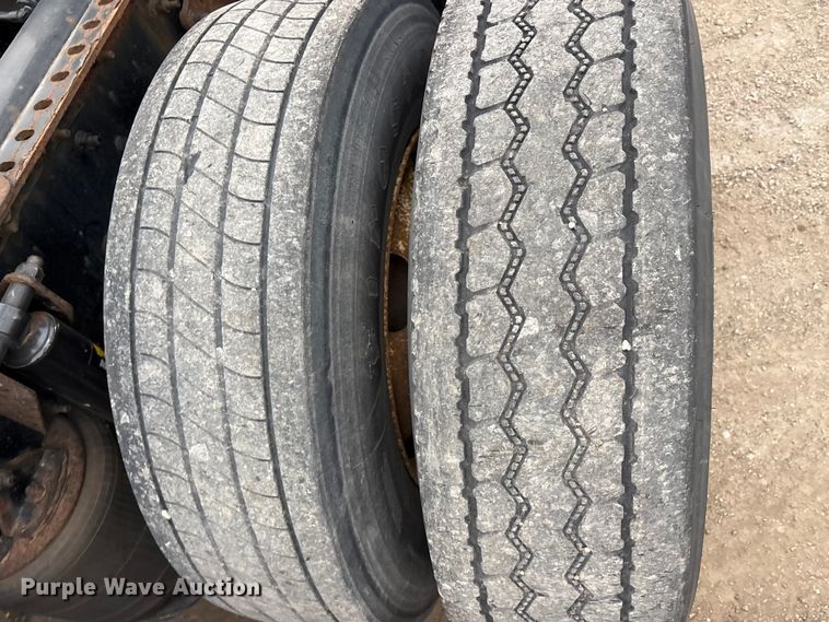 image for item FG1056 2016 Mack CXU613 semi truck