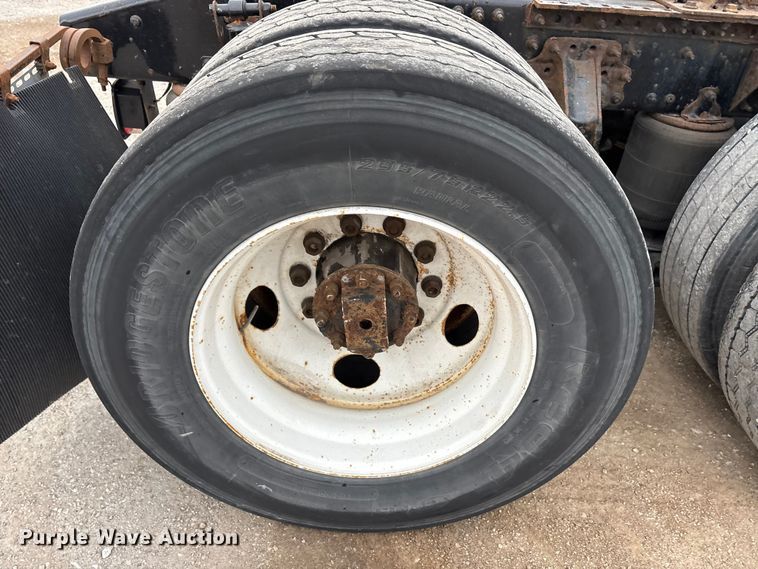 image for item FG1056 2016 Mack CXU613 semi truck