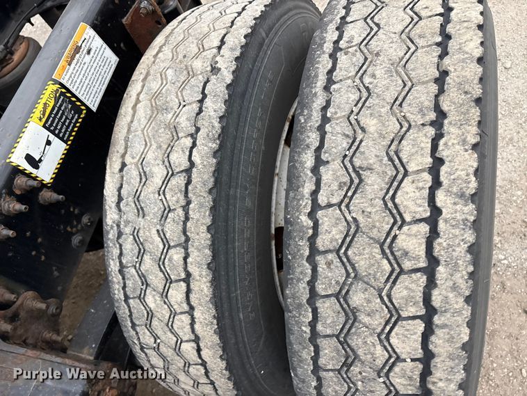 image for item FG1056 2016 Mack CXU613 semi truck