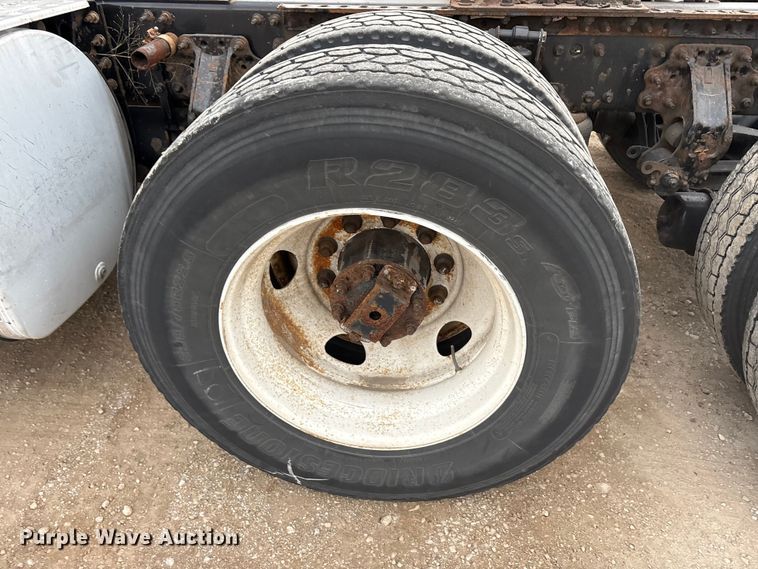 image for item FG1056 2016 Mack CXU613 semi truck