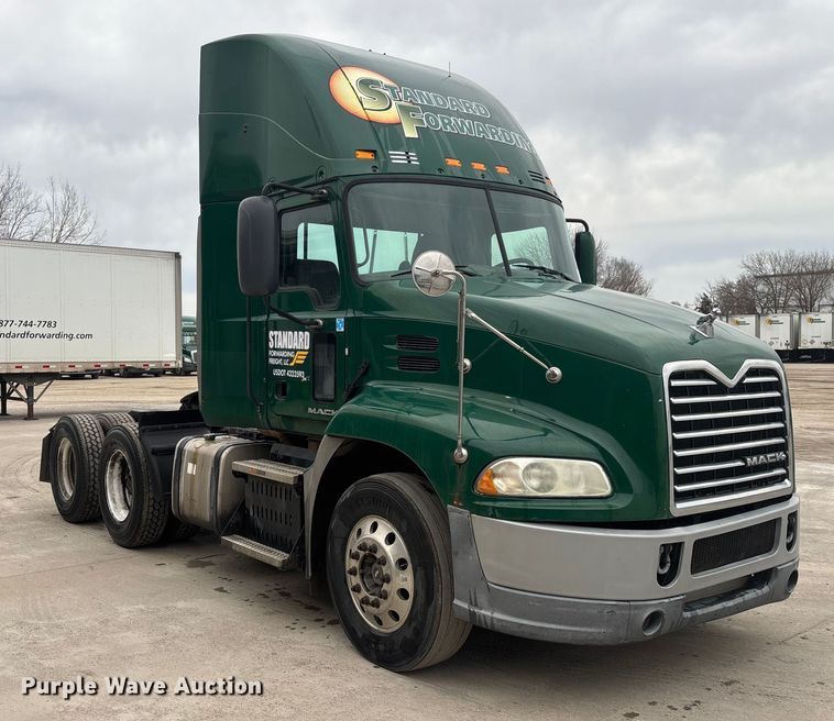image for item FG1057 2016 Mack CXU613 semi truck