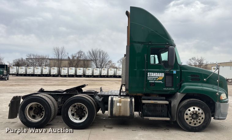 image for item FG1057 2016 Mack CXU613 semi truck