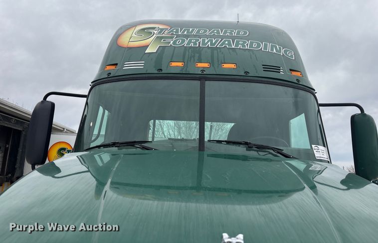 image for item FG1057 2016 Mack CXU613 semi truck