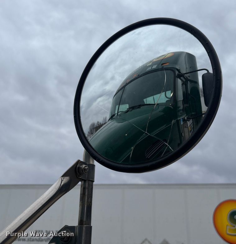 image for item FG1057 2016 Mack CXU613 semi truck