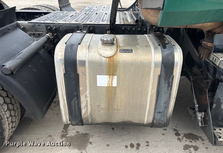 image for item FG1057 2016 Mack CXU613 semi truck