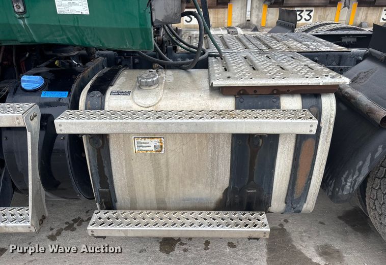 image for item FG1057 2016 Mack CXU613 semi truck