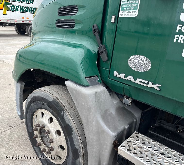image for item FG1057 2016 Mack CXU613 semi truck