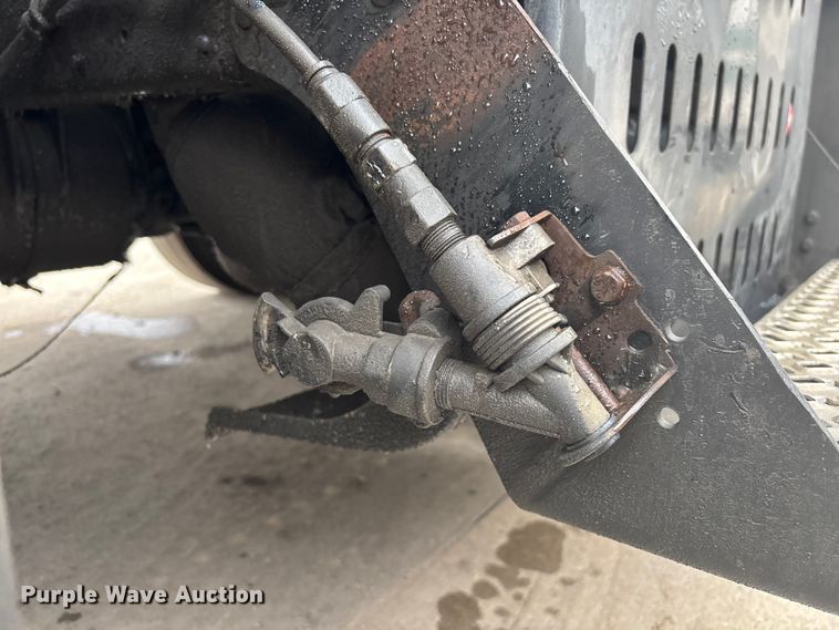 image for item FG1057 2016 Mack CXU613 semi truck