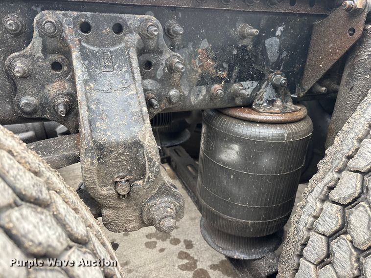 image for item FG1057 2016 Mack CXU613 semi truck