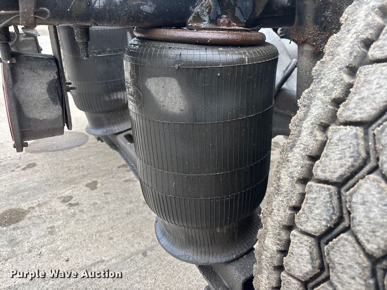 image for item FG1057 2016 Mack CXU613 semi truck