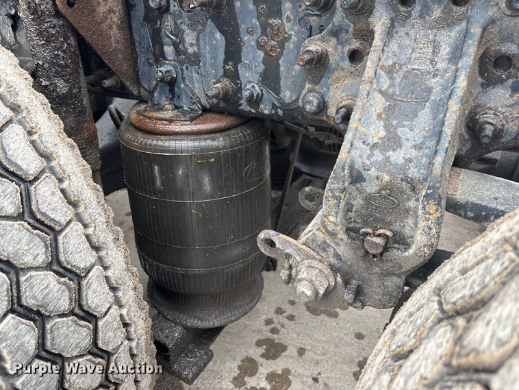 image for item FG1057 2016 Mack CXU613 semi truck