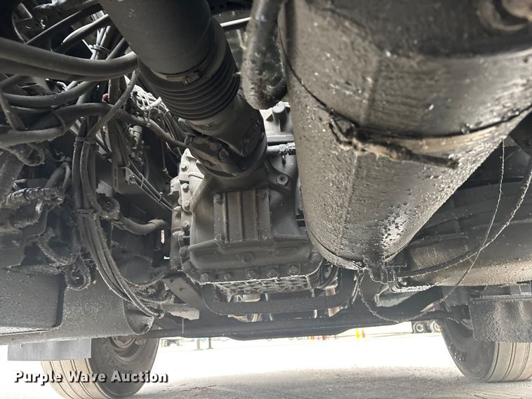 image for item FG1057 2016 Mack CXU613 semi truck