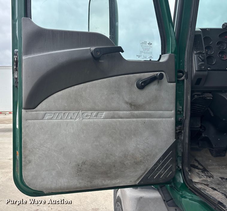 image for item FG1057 2016 Mack CXU613 semi truck