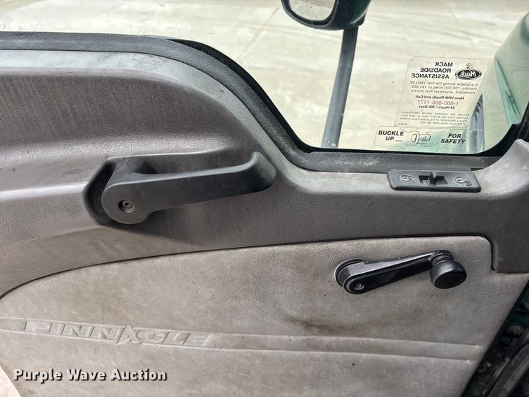 image for item FG1057 2016 Mack CXU613 semi truck