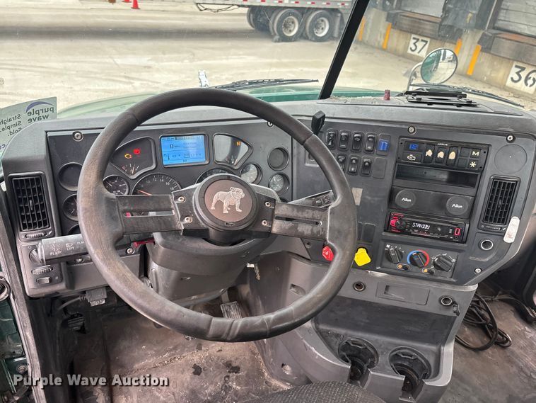 image for item FG1057 2016 Mack CXU613 semi truck