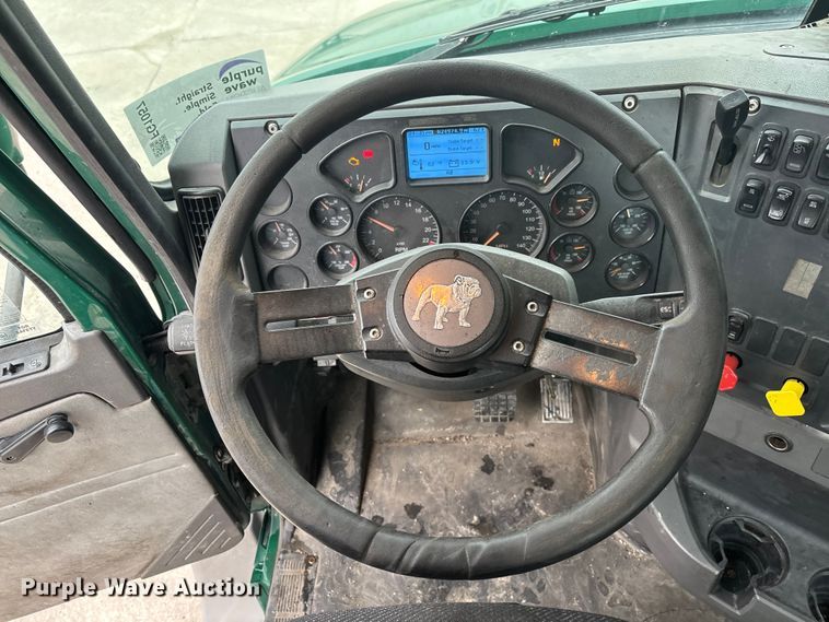 image for item FG1057 2016 Mack CXU613 semi truck