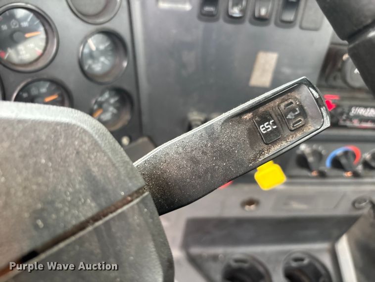 image for item FG1057 2016 Mack CXU613 semi truck