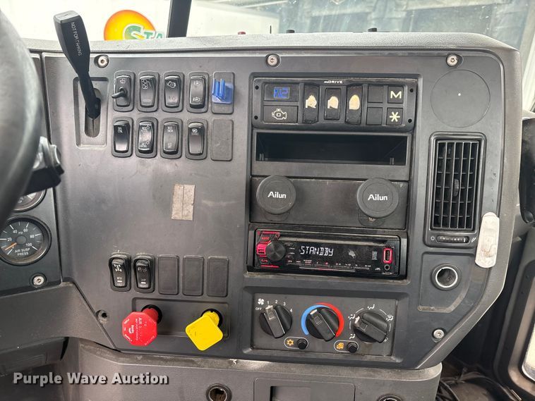 image for item FG1057 2016 Mack CXU613 semi truck