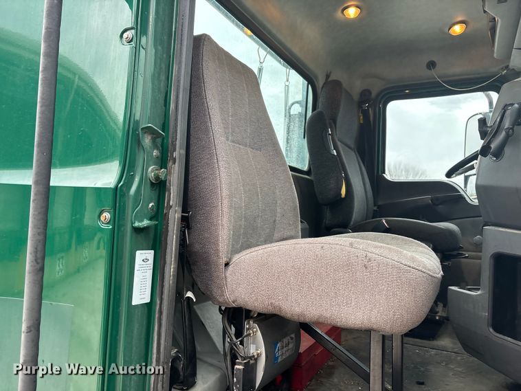 image for item FG1057 2016 Mack CXU613 semi truck