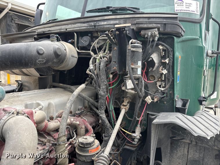 image for item FG1057 2016 Mack CXU613 semi truck