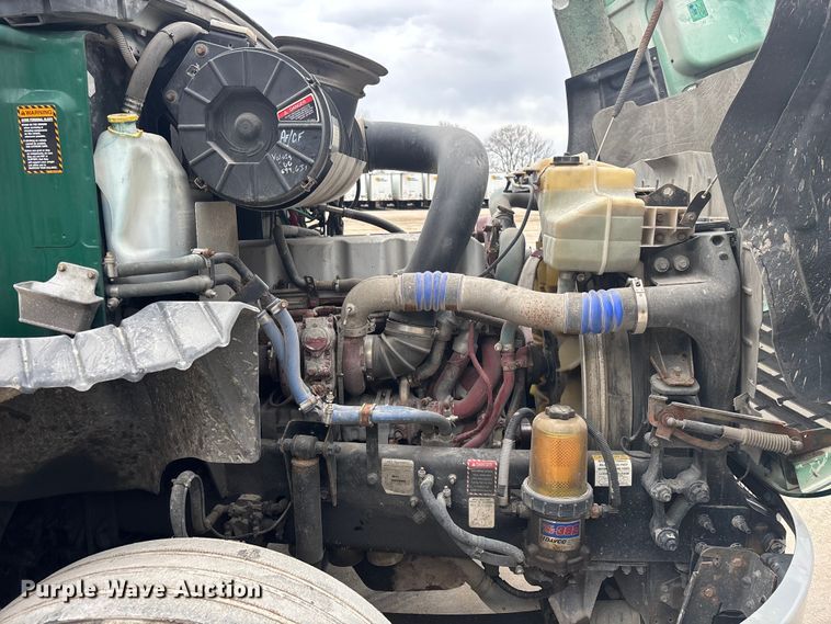 image for item FG1057 2016 Mack CXU613 semi truck