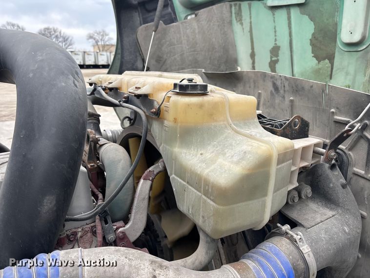 image for item FG1057 2016 Mack CXU613 semi truck