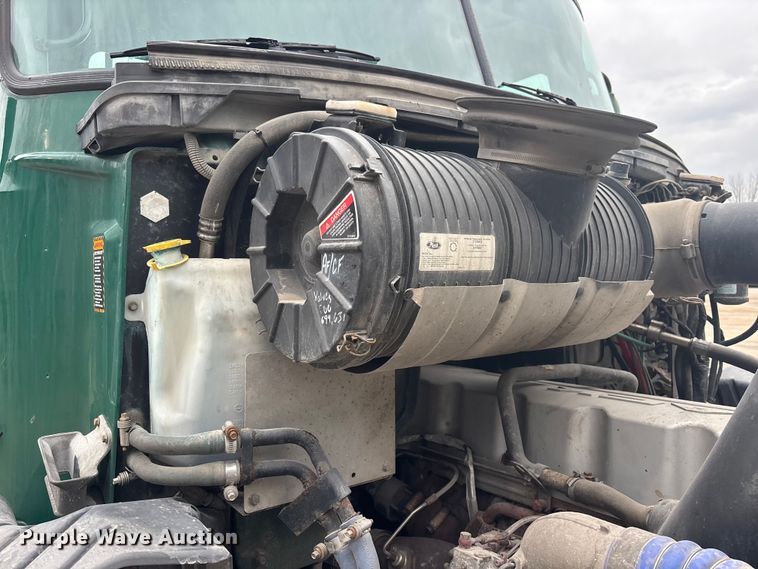 image for item FG1057 2016 Mack CXU613 semi truck