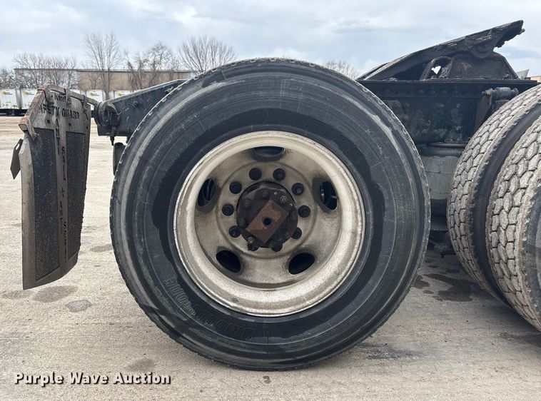 image for item FG1057 2016 Mack CXU613 semi truck