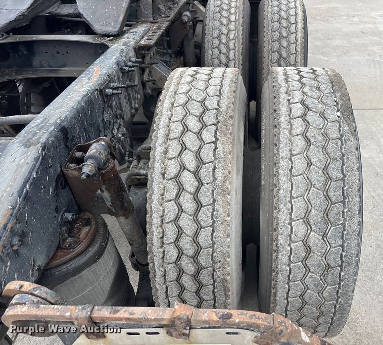 image for item FG1057 2016 Mack CXU613 semi truck