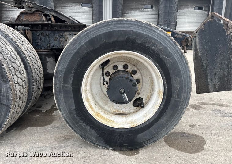 image for item FG1057 2016 Mack CXU613 semi truck