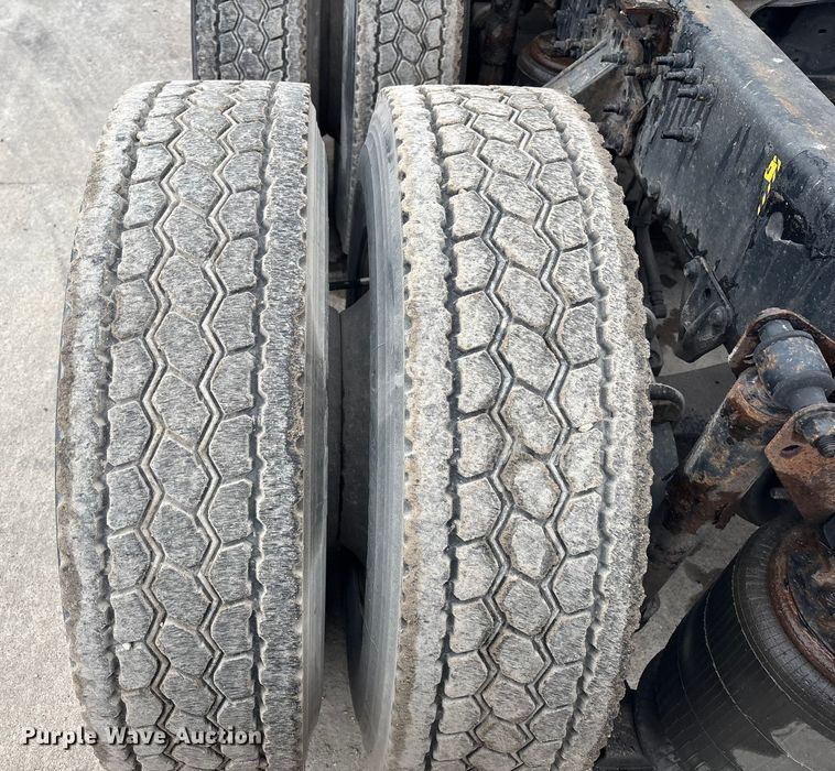 image for item FG1057 2016 Mack CXU613 semi truck